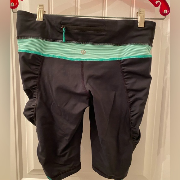 Women’s Black Lululemon Bike Shorts with Green and White Accents Size 8 - Picture 2 of 6